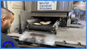 المخبز الأردني بغزة ينتج نحو 70 ألف رغيف خبز يوميا المخبز الأردني بغزة ينتج نحو 70 ألف رغيف خبز يوميا