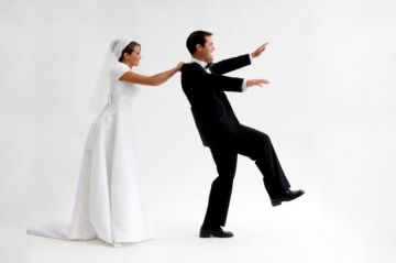 بروفيسور متخصص في علم الاجتماع: العزوف عن الزواج بين الشباب الأردني مرتبط بالوضع الاقتصادي والرواتب المتدنية بروفيسور متخصص في علم الاجتماع: العزوف عن الزواج بين الشباب الأردني مرتبط بالوضع الاقتصادي والرواتب المتدنية