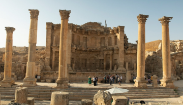 دراسة نظام تصريف وتزويد المياه عن طريق الأنابيب الفخارية بموقع أثري في جرش