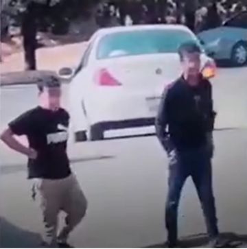 الأجهزة الأمنية تلقي القبض على أحد الأحداث المتورطين في سرقة تنكة زيت من حاج مسن في عمان الأجهزة الأمنية تلقي القبض على أحد الأحداث المتورطين في سرقة تنكة زيت من حاج مسن في عمان