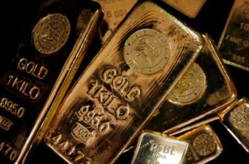 الذهب يواصل انخفاضه مع ارتفاع الدولار