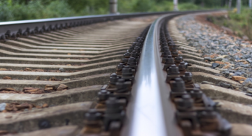 تقدم لافت في مشروع سكة الحديد الوطنية بعد وصول الإنجاز إلى 83 