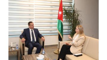 وزير الزراعة يلتقي السفيرة الهولندية لبحث سبل التعاون المشترك وزير الزراعة يلتقي السفيرة الهولندية لبحث سبل التعاون المشترك