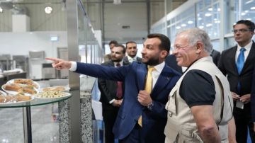 الملك يزور منشآت صناعية في القسطل توفر أكثر من 1650 فرصة عمل