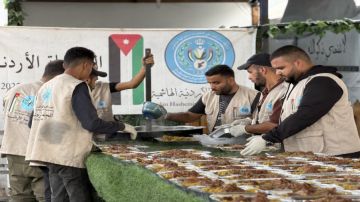 الحملة الأردنية للإغاثة تقدم وجبات لمرضى الكلى في مجمع ناصر الطبي