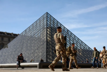 القضاء الفرنسي يتهم امرأة بالتورط في سرقة اللوفر