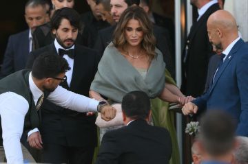 الملكة رانيا تخطف الأنظار بإطلالة شرقية مميزة في الدوحة الملكة رانيا تخطف الأنظار بإطلالة شرقية مميزة في الدوحة