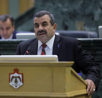 النائب العماوي يوجه سؤالا نيابيا للحكومة حول تمديد خدمة موظف حكومي بعد بلوغه السن القانوني