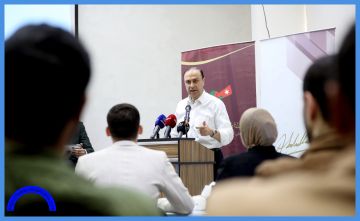 المومني يحاور الشباب المشاركين ببرنامج اعداد القيادات الشبابية