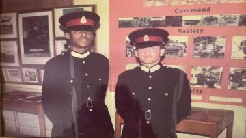 علاقات تمتد لسنوات الملك والرئيس المنتخب لباربادوس يجتمعان بعد صداقة بدأت في ساندهيرست