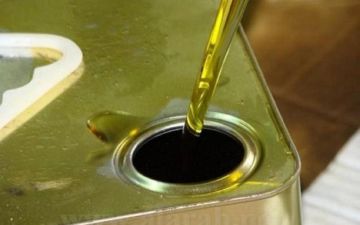 أسعار تنكة زيت الزيتون تتجاوز 150 دينارا أسعار تنكة زيت الزيتون تتجاوز 150 دينارا