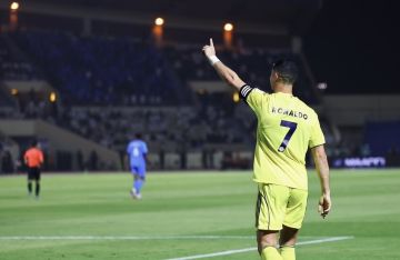 رونالدو يحصد جائزة جديدة.. ويقترب من 