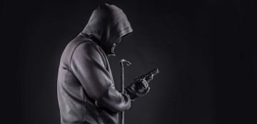 مفاجأة كبرى في التفاصيل .. حل لغز السطو المسلح على منزل طبيبة نفسية!