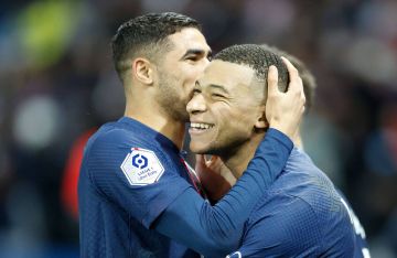  أحسنت يا ملك! .. رسالة مؤثرة من مبابي إلى حكيمي بعد تتويجه بالأفضل في إفريقيا