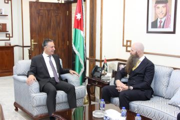 القضاة يستقبل السفير الامريكي: واردات الاردن من السلع الامريكية تبلغ 1.88 مليار دولار القضاة يستقبل السفير الامريكي: واردات الاردن من السلع الامريكية تبلغ 1.88 مليار دولار