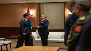 الملك يبحث مع وزير الدفاع الياباني التطورات الإقليمية وفرص تعزيز التعاون العسكري الملك يبحث مع وزير الدفاع الياباني التطورات الإقليمية وفرص تعزيز التعاون العسكري