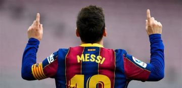 بعد زيارته ملعب كامب نو.. هل يعود ميسي إلى برشلونة؟