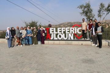 طلبة الهندسة التكنولوجية في جامعة الزرقاء يزورون تلفريك عجلون