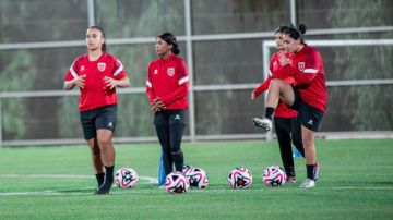 منتخب السيدات يغادر الى السعودية للمشاركة في بطولة غرب آسيا منتخب السيدات يغادر الى السعودية للمشاركة في بطولة غرب آسيا