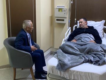 العيسوي ينقل تمنيات الملك وولي العهد بالشفاء العاجل للوزير الأسبق نضال البطاينة