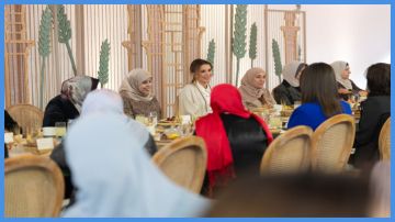 الملكة تقيم مأدبة غداء لسيدات من المفرق .. صور