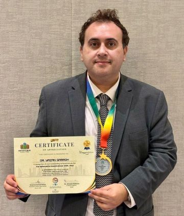 د. يزن قموه من عمان الأهلية يفوز بجائزة أخصائي البصريات 2025 - منطقة الخليج 