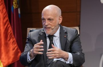 رئيس الدوري الإسباني مهدد بالفصل من منصبه لإفشاء أسرار خطيرة عن برشلونة