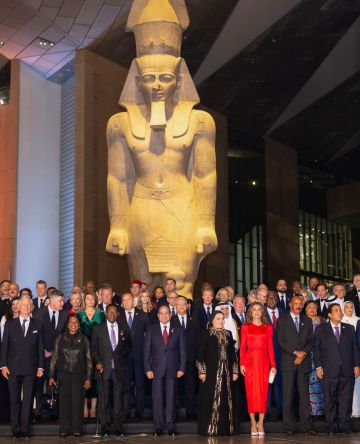 مندوبة عن جلالة الملك، الملكة رانيا تحضر افتتاح المتحف المصري الكبير