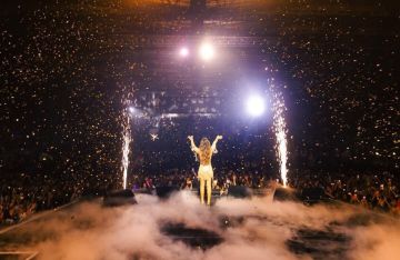 نانسي عجرم أول فنانة عربية تملأ المدرجات في إندونيسيا.. وتفاعل كبير مع فيديو إحدى معجباتها نانسي عجرم أول فنانة عربية تملأ المدرجات في إندونيسيا.. وتفاعل كبير مع فيديو إحدى معجباتها