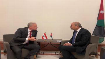 وزير الخارجية يلتقي مع نظيره اللبناني في برشلونة