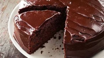 طريقة كيكة الشوكولاتة الهشة مع الصوص الاقتصادي