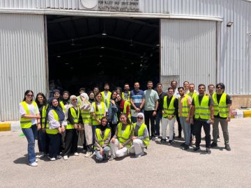 عمان الأهلية تنفذ حملة تطوعية لدعم بنك الملابس الخيري