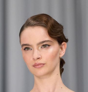 كيف تنسقين أجدد صيحات المكياج مع ملابس شتاء؟ كيف تنسقين أجدد صيحات المكياج مع ملابس شتاء؟