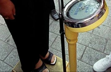 ما أفضل وقت لقياس وزنك والحصول على نتيجة دقيقة؟