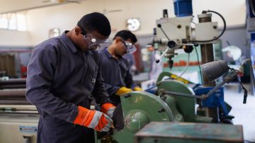 التربية: 100 ألف فرصة عمل عبر التعليم المهني والتقني بحلول 2032 التربية: 100 ألف فرصة عمل عبر التعليم المهني والتقني بحلول 2032