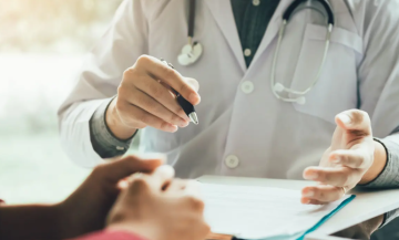 طبيب سبعيني يبيع وصفات طبية فارغة مقابل 50 دينارا لمروج مخدرات