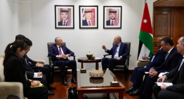 وزير الخارجية يلتقي المساعد الخاص لوزير الخارجية الياباني