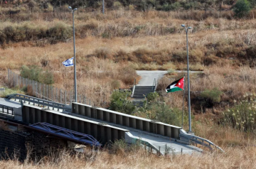 الاحتلال يزعم إحباط محاولة تهريب أسلحة على الحدود مع الأردن الاحتلال يزعم إحباط محاولة تهريب أسلحة على الحدود مع الأردن