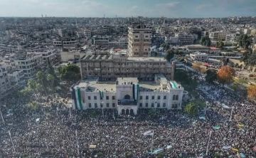 السوريون ينزلون إلى الساحات في ذكرى ردع العدوان