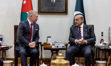 الملك ورئيس وزراء باكستان يشددان على رفض اية مخططات لتهجير الفلسطينيين الملك ورئيس وزراء باكستان يشددان على رفض اية مخططات لتهجير الفلسطينيين