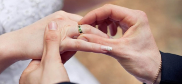 بعد أنباء طلاقه... فنان شهير يستعد لدخول القفص الذهبي مجددا