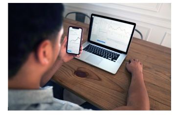 كيف يستخدم متداولو الفوركس السعوديون الذكاء الاصطناعي للتداول بشكل أسرع وتحقيق مكاسب أكثر