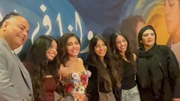 مايان السيد مع أسرتها في العرض الخاص لـ فيلم ولنا في الخيال حب