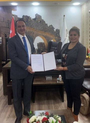 اتفاقية لتنفيذ جدارية فسيفسائية في موقع ام الجمال الاثري