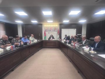 وزير الداخلية يزور دار محافظة العقبة ويجتمع مع مجلسها الأمني