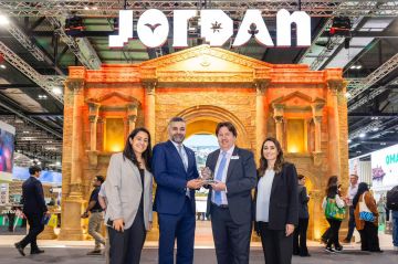 الأردن يفوز بجائزة أفضل تصميم جناح للشرق الأوسط خلال مشاركته في معرض WTM 2025 في لندن الأردن يفوز بجائزة أفضل تصميم جناح للشرق الأوسط خلال مشاركته في معرض WTM 2025 في لندن