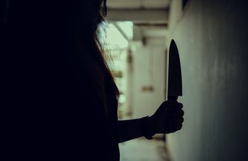 ممثلة أفلام إباحية تقطع رأس شريكها لتتزوج ابنه!