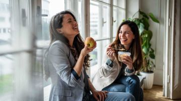 هذه الأطعمة تجعل رائحتك أكثر جاذبية