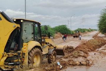 إعادة فتح طريق العدسية الشونة الشمالية جراء الأمطار إعادة فتح طريق العدسية الشونة الشمالية جراء الأمطار