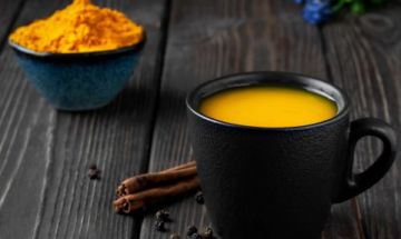 لماذا عليك تجربة قهوة الكركم؟ أبرز الفوائد الصحية للمشروب لماذا عليك تجربة قهوة الكركم؟ أبرز الفوائد الصحية للمشروب